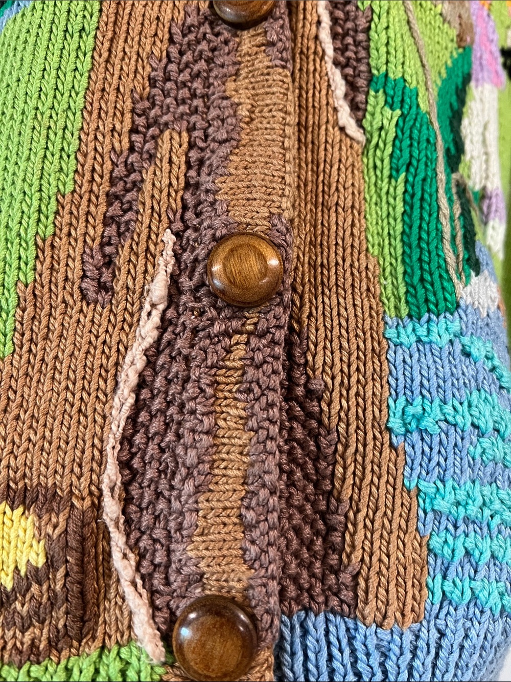 Berek - M, Hand-Knit Pastel Farm/Egg Hunt Scene Cardigan - Picture 2 of 12